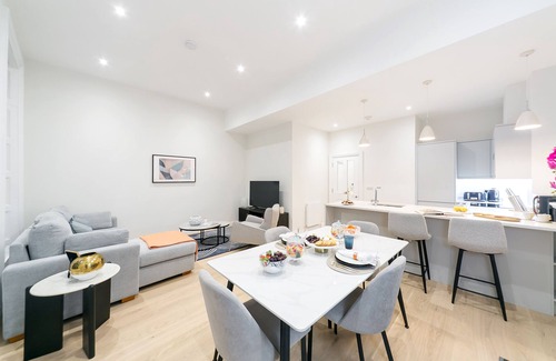 Covent Garden Apartment | Urban Chic - Acre