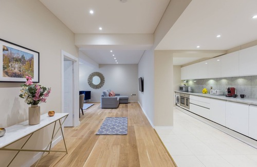 Covent Garden Apartment | Urban Chic - Exeter