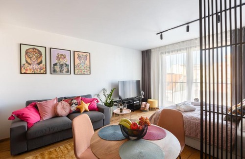 Karlin Apartment | Urban Chic Residences
