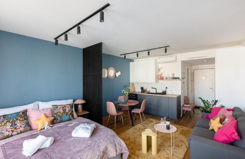 Karlin Apartment | Urban Chic Residences