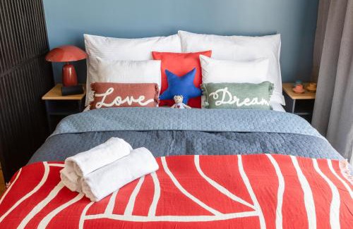 Karlin Apartment | Urban Chic Residences