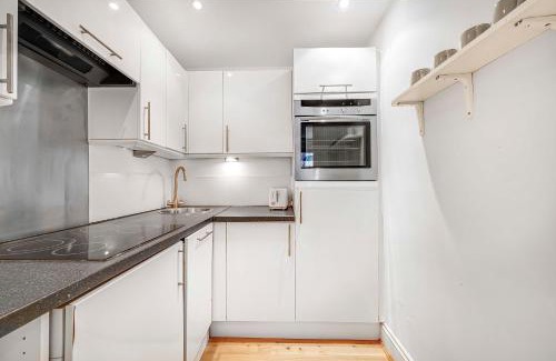 Redcliffe Apartment | Urban Chic Retreat in Chelsea