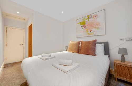 Redcliffe Apartment | Urban Chic Retreat in Chelsea