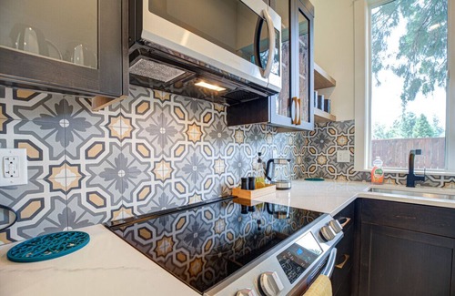 Hillsboro House | Urban-chic Studio Guesthouse in a quiet neighborhood - near Intel and Nike