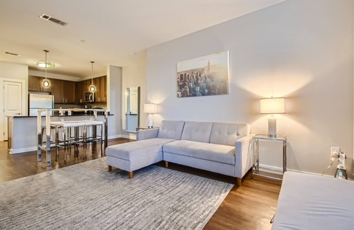 The Gulch Apartment | Urban Comfort 2BD Near Broadway & Nightlife