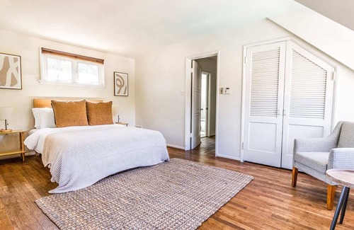 Mar Vista House | Urban cottage with big pool and great location