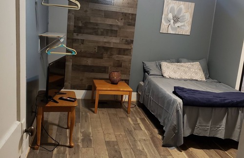 Acipco-Finley House | Urban Cul De Sac 1 Private Double Bed/1 shared bath