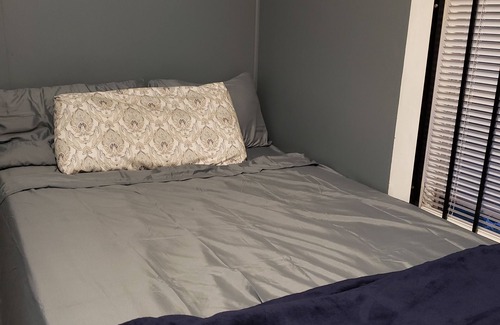 Acipco-Finley House | Urban Cul De Sac 1 Private Double Bed/1 shared bath