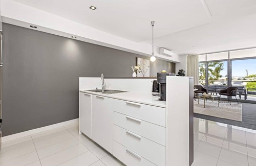 East Perth Apartment | Urban Elegance 3bdrm CATBus PerthCBD,WACA,Optus