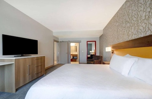 Centennial Hills Hotel | Urban Elegance! Kitchen, Pool, Free Breakfast, Pets Allowed!