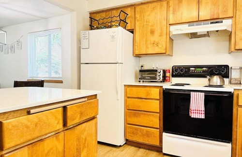 Corvallis House | Urban Farmhouse- KING bed!