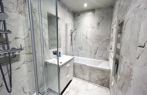 Quartier du Faubourg-Montmartre Apartment | Urban Flat 06 - Charming 2 BDR in Paris