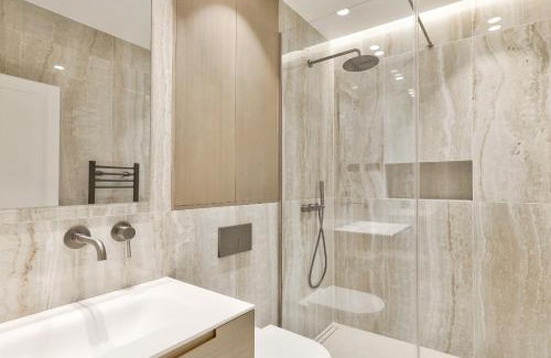 8th Arrondissement Apartment | Urban Flat 191 - Luxury 3 Bedroom Apartment - Madeleine