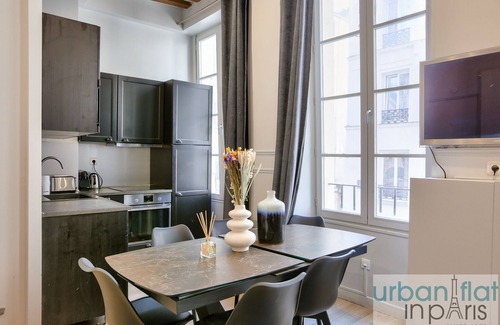 Strasbourg -Saint-Denis Apartment | Urban Flat 44 - Charming Parisian Apartment in Montorgueil
