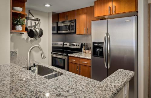 LoDo House | Urban Gallery Loft - King Bed - Larimer Square