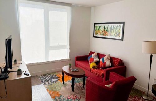 Pico-Union Apartment | Urban Gorgeous Hollywood Living with rooftop views and BBQ, GYM