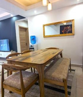 Thompson Estate Apartment | Urban Haven 3BR Apartment