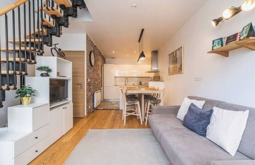 Hincmar House | Urban loft with private garden - hyper center