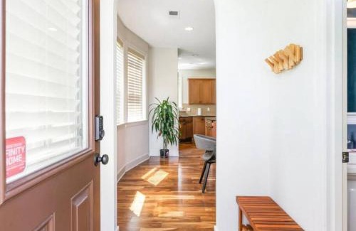 Concordia House | Urban NE PDX 3bd home plus bonus room, fenced yard and garage