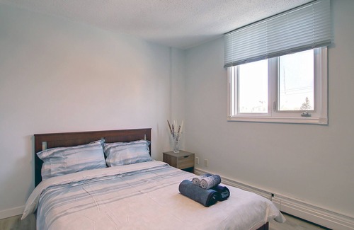 Kensington Apartment | URBAN NEST Entire Cozy condo in trendy Kensington