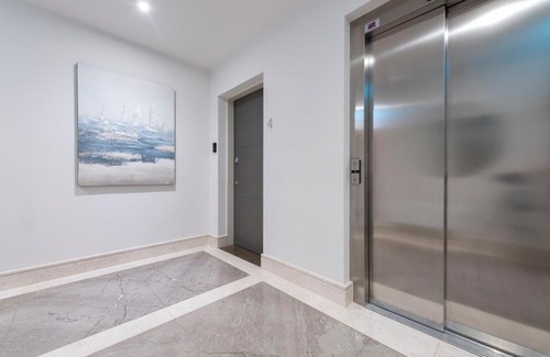 Chigwell Apartment | Urban Oasis 2BR, 2BA Chigwell Apartment
