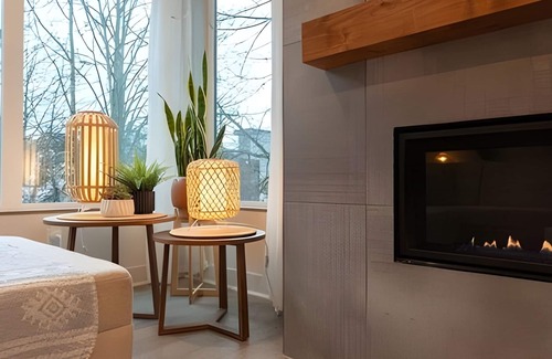 Atlantic House | Urban Oasis: 3BR3BTH w/Rooftop and View, Fireplace