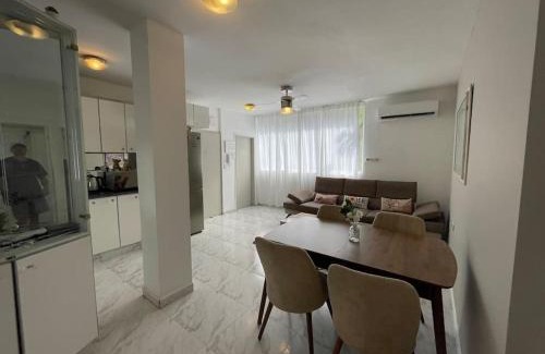 Tel Aviv City Center Apartment | Urban Oasis Apartments l Prime Location Tel Aviv l By Bookiz