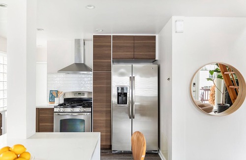 North Admiral Apartment | Urban Oasis: Bright Loft with City View Near Ferry
