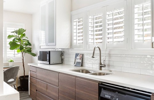 North Admiral Apartment | Urban Oasis: Bright Loft with City View Near Ferry