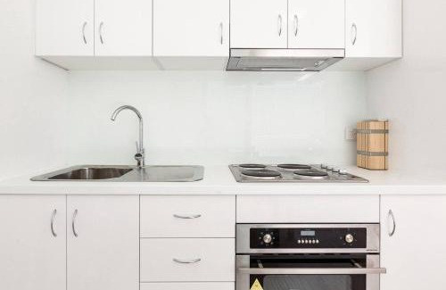 Kings Cross Apartment | Urban Oasis Custom Made for Cosmopolitan Living