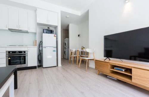 Kings Cross Apartment | Urban Oasis Custom Made for Cosmopolitan Living