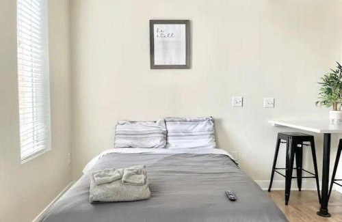Downtown Des Moines Apartment | Urban Oasis Downtown Condo with Skywalk Access 5