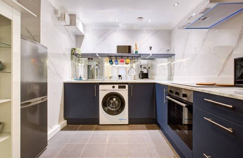 Lambeth Apartment | Urban Oasis Flat in Brixton Perfect for Couples