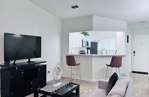 Baymeadows Apartment | Urban Oasis Getaway