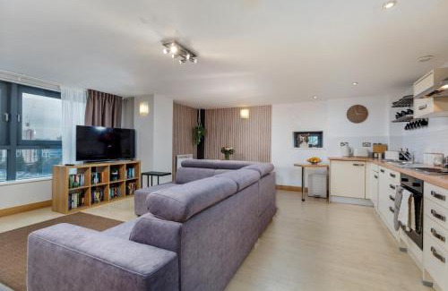 Leeds City Center Apartment | Urban Oasis: Heart of City by Train