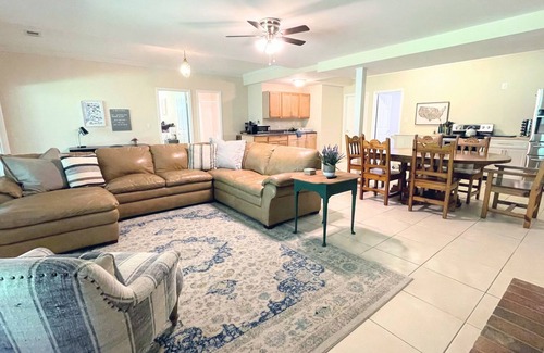 Springfield Apartment | Urban Oasis I Large 2bd/1ba I Surrounded by Nature I 30 mins to DC