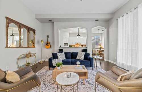 Plano House | Urban Oasis in Plano 5BD & Heated Pool