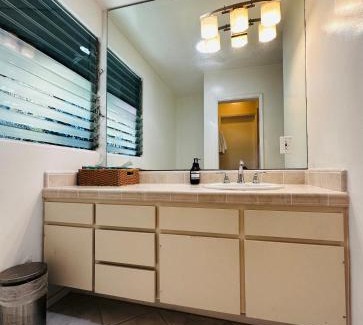 Hollywood Hills West House | Urban Oasis: Stylish Mid-Century Home in Weho