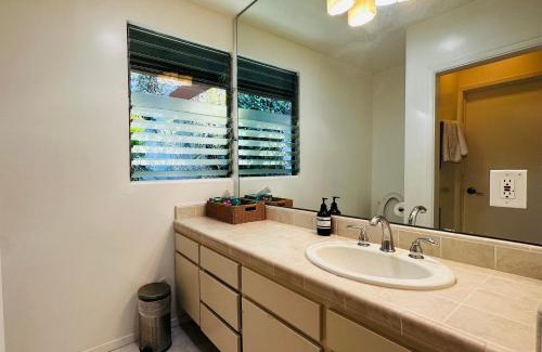 Hollywood Hills West House | Urban Oasis: Stylish Mid-Century Home in Weho