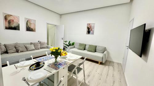 Terezvaros Apartment | Urban Oasis with Private Terrace
