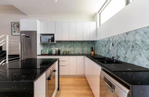Green Point Apartment | Urban Palette - Modern & Artistic Green Point Apt
