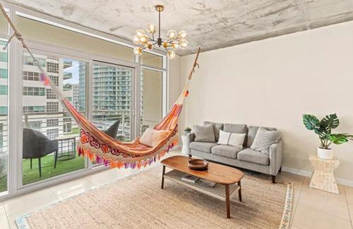 Midtown Apartment | Urban Retreat - Location Pool Gym & Parking