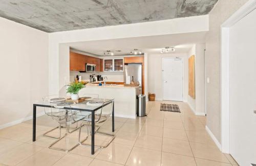 Midtown Apartment | Urban Retreat - Location Pool Gym & Parking
