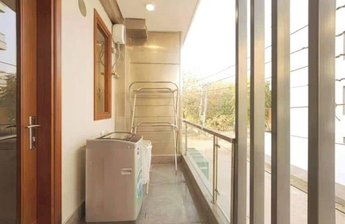 Sushant Lok Apartment | Urban Retreat - Stylish, Ideal for Long Stays