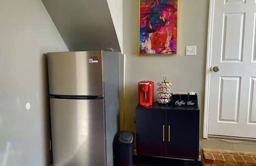 Cincinnati House | Urban Retreat-Walk to UC, Hospitals and the Zoo. Minutes from OTR and Downtown.