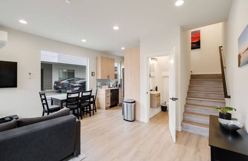 Roosevelt House | Urban Roosevelt/Greenlake Getaway