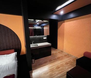 Gomti Nagar Hotel | Urban Stay Dlf my Pad