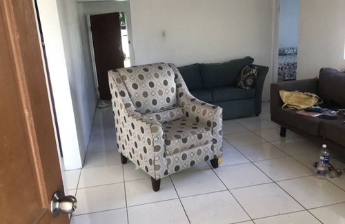Spanish Town Zone House | Urban stay