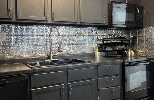Des Moines Apartment | urban studio apartment near university in Des Moines