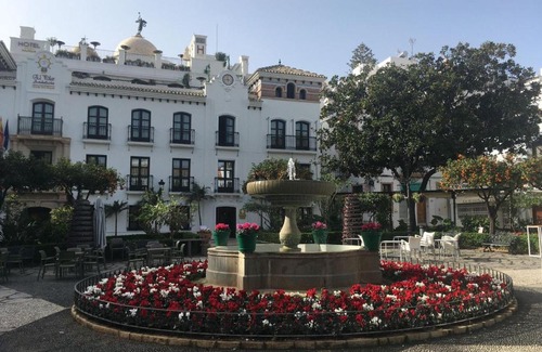 Estepona Apartment | Urban style apartment with 1 bedroom swimming pool padel piste